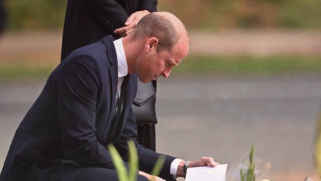Elizabeth II : Le prince William se prépare au pire, ses émouvantes confidences смотреть онлайн