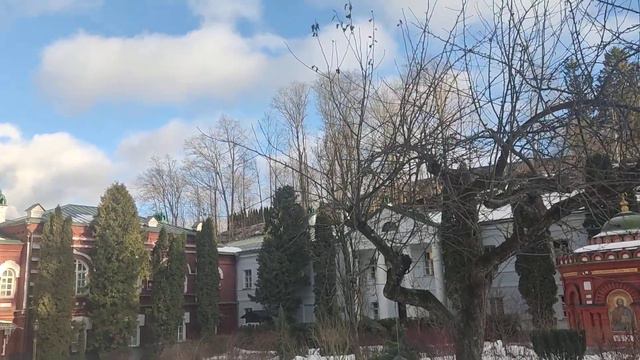 Псково Печерский монастырь преображается, идет ремонт, чистится благоустраивается - работа кипит... смотреть онлайн