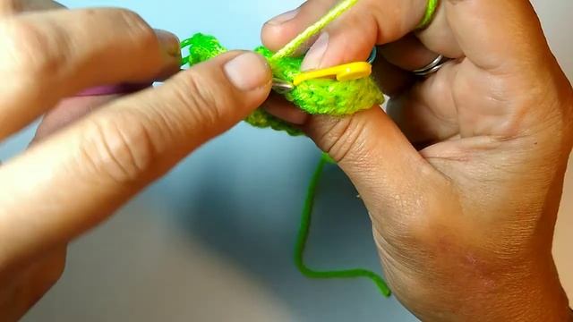 LH Amigurumi short rows to make a bend crochet around an opening angled body part Seraphin Dragon смотреть онлайн