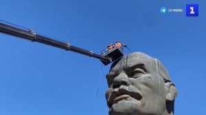 В Улан-Удэ помыли самую большую скульптурную голову Ленина