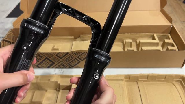 Rock Shox Zeb Ultimate Charger 3 Unboxing