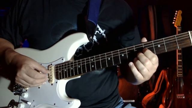 Softly & Tenderly - Squier Bullet Stratocaster смотреть онлайн