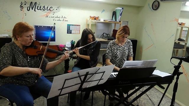 Ансамбль в Каморке. Моцарт. Фрагмент из маленькой ночной серенады. смотреть онлайн
