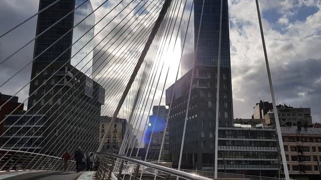 Puente Zubizuri, el puente de Calatrava смотреть онлайн