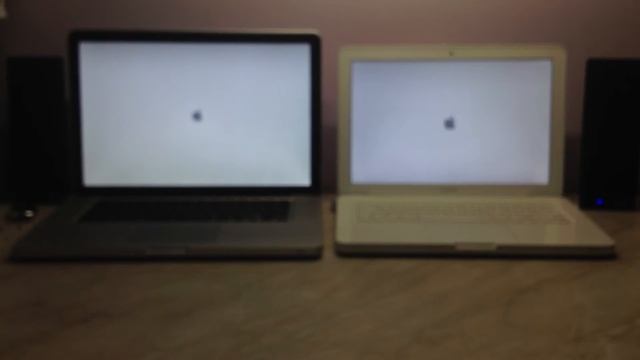 MacBook Pro Early 2011 vs MacBook White Mid 2010 | SSD Startup and launching Adobe Photoshop CS6 смотреть онлайн