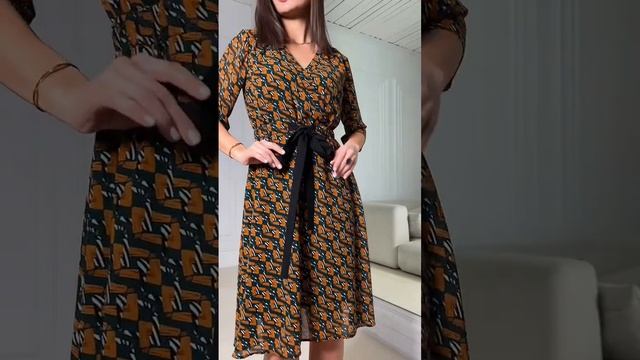 Шифоновое платье на весну 2023. Необычный принт, расклешенная юбка, контрастный пояс! Вау! смотреть онлайн