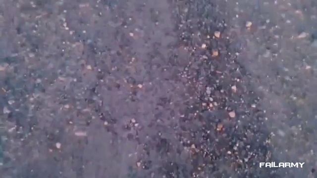 На турнике качался- да не туда укатался....А две мишки прикололись - смешно получилось... смотреть онлайн