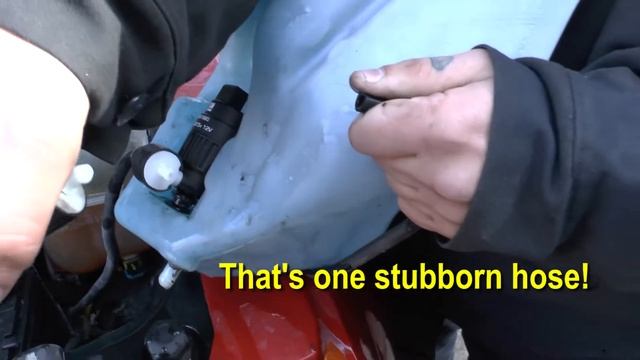 Windshield Wash Pump Replacement - Saturn Vue & Chevy Equinox Windshield Washer Fix смотреть онлайн