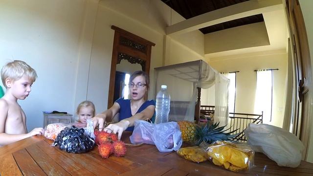 Влог#8. Кокосовая вода, клубника на Бали смотреть онлайн