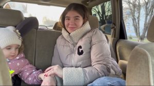 АНТОН  ОДЕВАЕТСЯ НА РЫНКЕ . ВЫБРАЛИ БОЛЬШУЮ КРОВАТЬ.