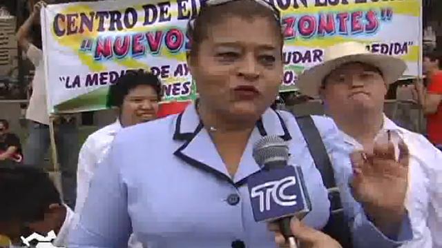 MIES AGASAJA A PERSONAS CON CAPACIDADES DIFERENTES .flv смотреть онлайн