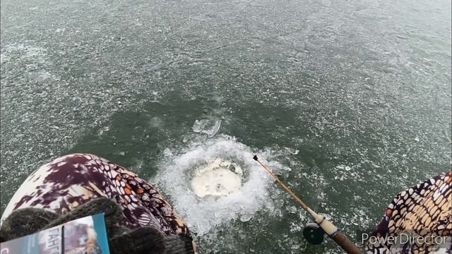 зимняя рыбалка на реке Кан! смотреть онлайн