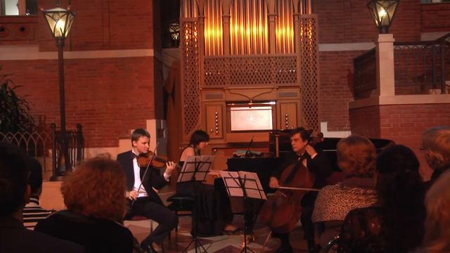 Libertango for trio.avi смотреть онлайн