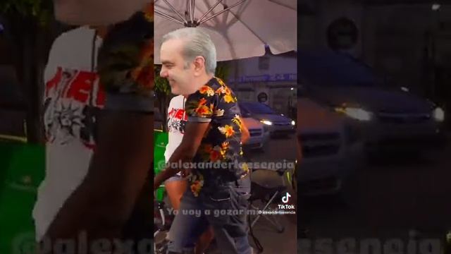 EL MEME DE ABINADE BAILANDO BACHATA ? смотреть онлайн