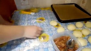 Пирожки с яблочным вареньем