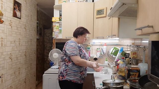 ГОТОВЛЮ НАЧИНКУ ДЛЯ ДОМАШНИХ РОЛЛОВ ??? ОГУРЧИК РИК ПОСТРАДАЛ НЕ СИЛЬНО смотреть онлайн