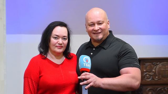 Пасхальное поздравление Олега и Натальи Серовых (24 апреля 2022) смотреть онлайн
