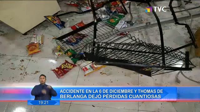 Auto impacta contra un local dejando pérdidas cuantiosas смотреть онлайн