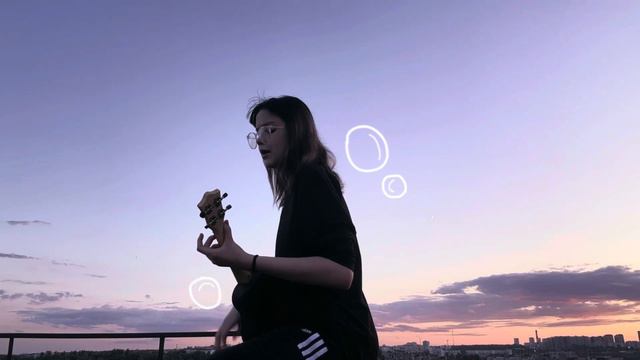 играю старую песню на укулеле которую помню 50/50