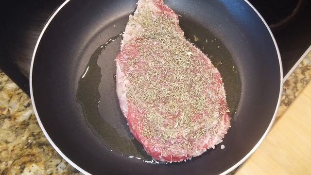 стейк из говядины, в соевом соусе в духовке. Говяжий стейк, сочный и нежнейший. смотреть онлайн