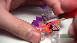 Браслет "Сердечки на цепочке" из резинок на станке