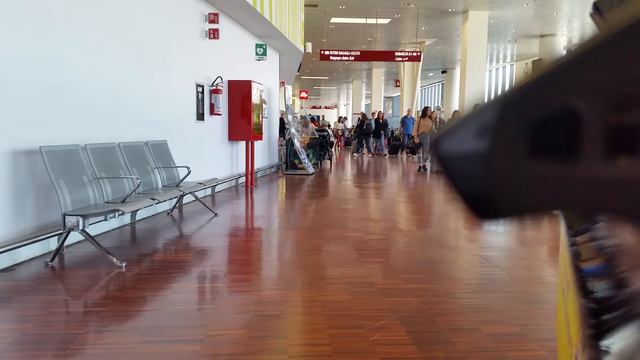 LP - Lost On You (Piano cover by Anton Svetlichny in Milan Bergamo Airport) смотреть онлайн