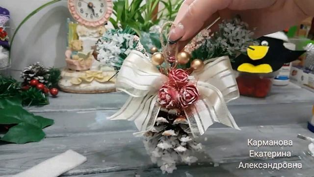 ? Ёлочные игрушки из шишек за 3 минуты, 2 варианта. смотреть онлайн