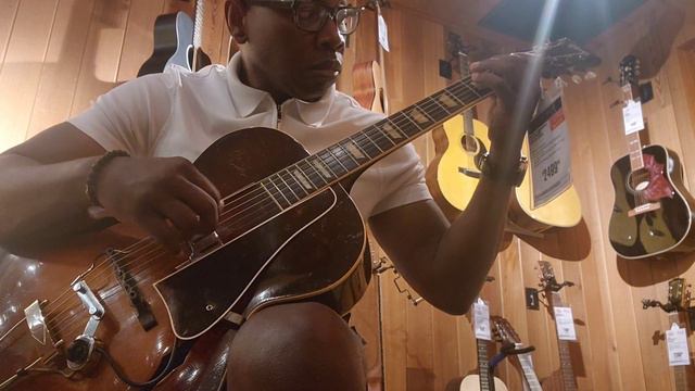 Gibson L-50 1950's: Miles Davis, Schumann, Beatles & Sondheim смотреть онлайн