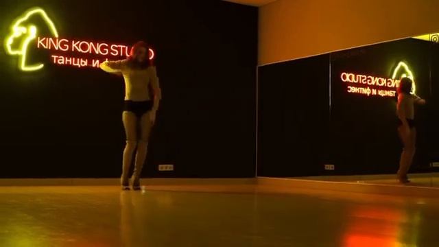 HIGH HEELS | KING KONG STUDIO смотреть онлайн