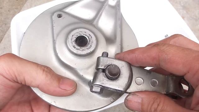 Honda SuperCub Restorations♯012 Repair Of Rear Brake Of Super Cub 長期放置された1987スーパーカブのブレーキカムの固着修理