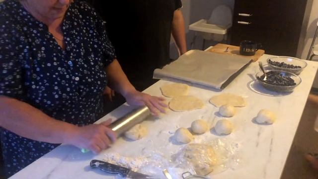 ПИРОГИ С ЧЕРНИКОЙ. РЕЦЕПТ ПИРОГОВ С ЧЕРНИКОЙ!!!! смотреть онлайн