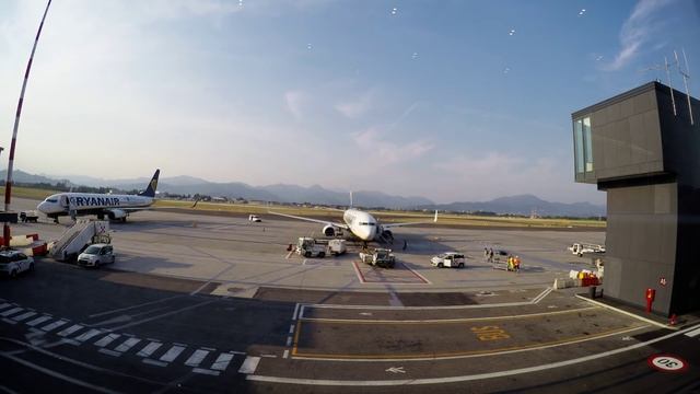 (HD) Bergamo, Airport Orio al Serio, Ryanair, Boei смотреть онлайн