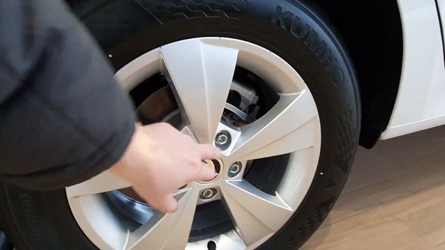 Skoda Octavia A7 или Octavia A8 ? ? ? Стоит ли менять? Небольшое сравнение. . .