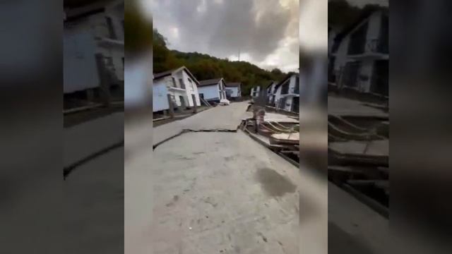 Река Псахе на Мамайке в Сочи и сель смывший дороги и коттеджный поселок 4 октября 2021 года смотреть онлайн