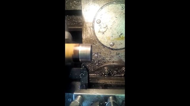 Нарезание резьбы резцом на токарном станке смотреть онлайн
