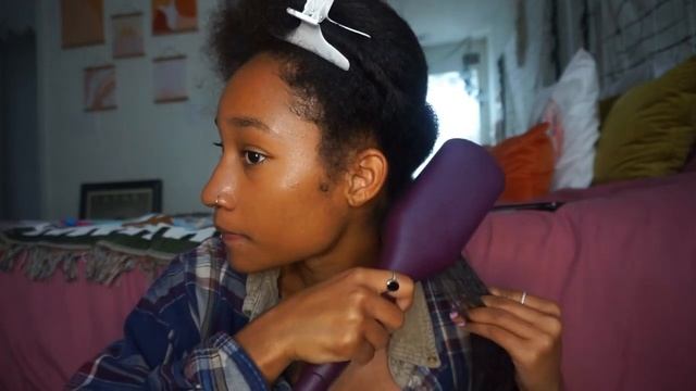 Testing a straightening brush on my NATURAL HAIR смотреть онлайн