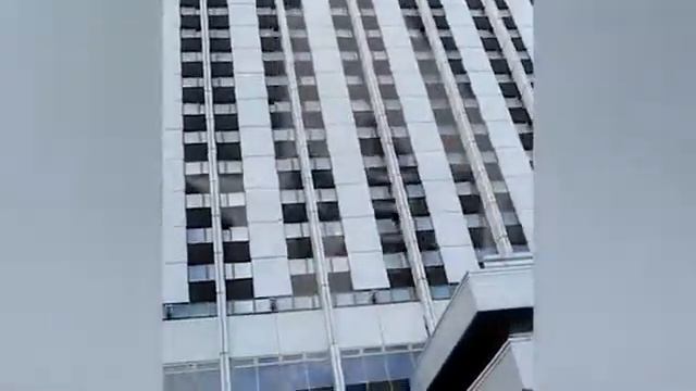 Видео: пожар произошел на последнем этаже столичной гостиницы "Альфа" 22 мая 2018 смотреть онлайн