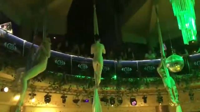 Воздушные гимнастки в ресторане "Сказка Востока 1001 ночь" смотреть онлайн