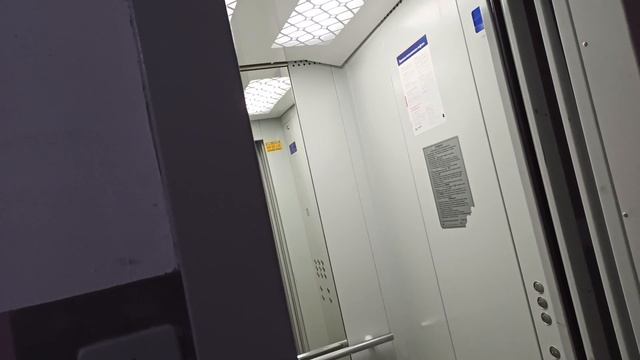 Лифт МогилевЛифтМаш-(2019 г.в) с синими кнопками, в доме с розовым подъездом. смотреть онлайн