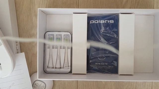 Электрическая зубная щетка Polaris PETB 0101 TC смотреть онлайн