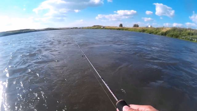 Язь на микроколебалки и воблеры. Ультралайт. Река Ик. смотреть онлайн