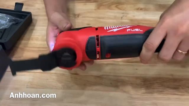 Máy cắt rung dùng pin Milwaukee M18 FMT chuyên xử lý cắt khó смотреть онлайн