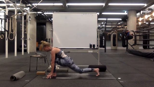 Neck & shoulders yoga Mareille 2 juni смотреть онлайн