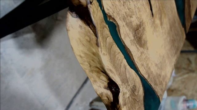 столрека из слэба дерева Граб и декоративной реки из полимера смотреть онлайн