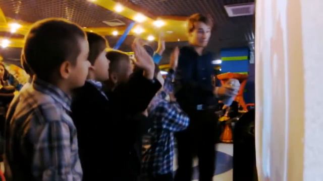 г.Киев, ТРЦ "Караван", аттракцион "Граффити"! смотреть онлайн