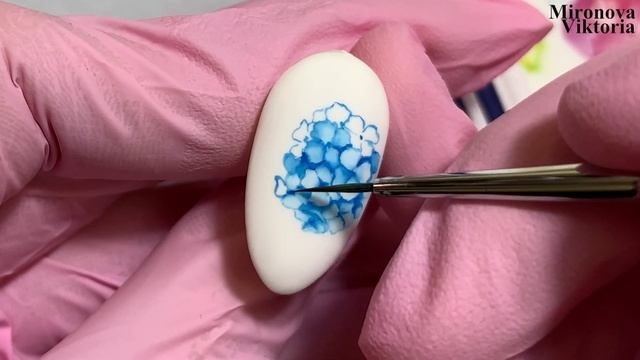 Гортензия на ногтях. Рисунок акварелью. смотреть онлайн