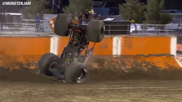 Monster Jam Top 10 CRAZIEST Crashes смотреть онлайн