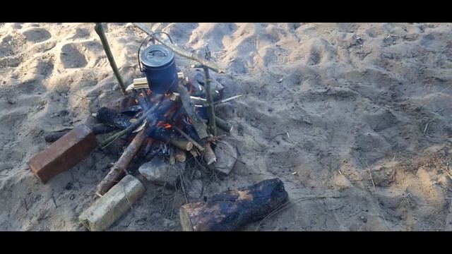 Ночевка на заливе. Одиночный поход с собакой. Рассекла лапу стеклом. смотреть онлайн