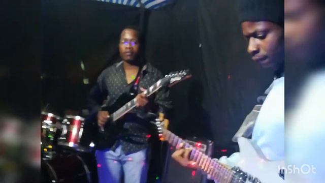 Rock Dellura improvisando solos na guitarra ibanez ao jam session estilo raggae смотреть онлайн