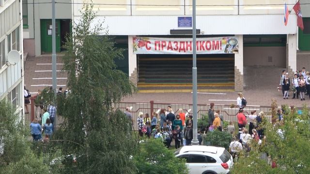2020-09-01 "Коронавирусный" День Знаний в соседней школе №2025 (г. Москва) смотреть онлайн